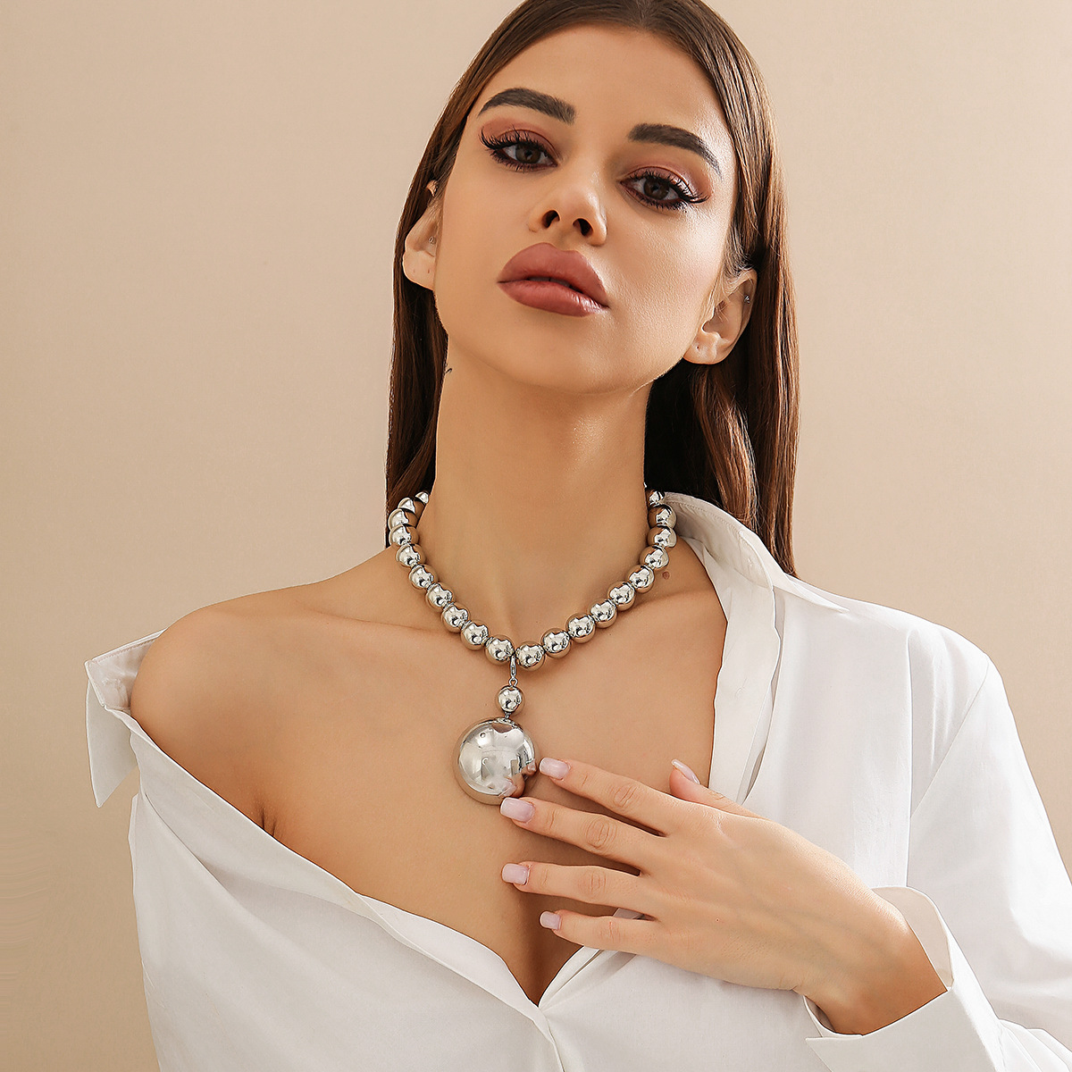 A popular accessory in Europe and America, an exaggerated geometric cyberpunk style bead necklace, a simple beaded necklace for choker girls Specification drawing