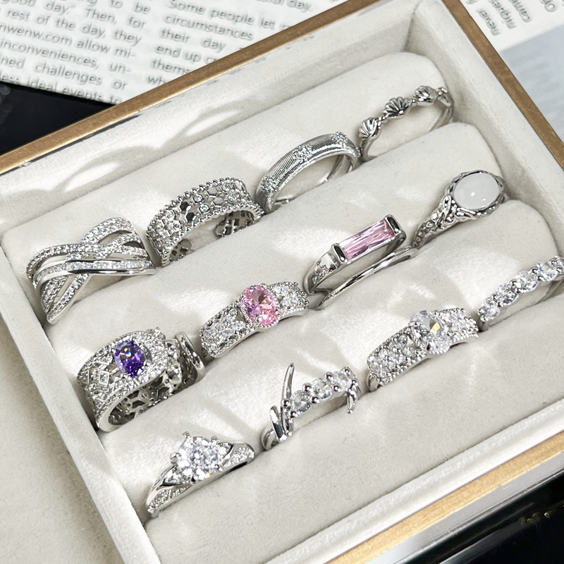 The "Purple Qi from the East" fringed purple diamond open ring is a fashionable, unique, and niche geometric sweet and cool ring with a cold and simple style details Picture