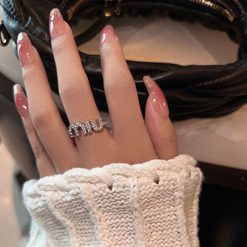 A niche, high-end, light luxury ring with an open ring, a new versatile sweet and cool letter-set zircon index ring that has become a hit details Picture
