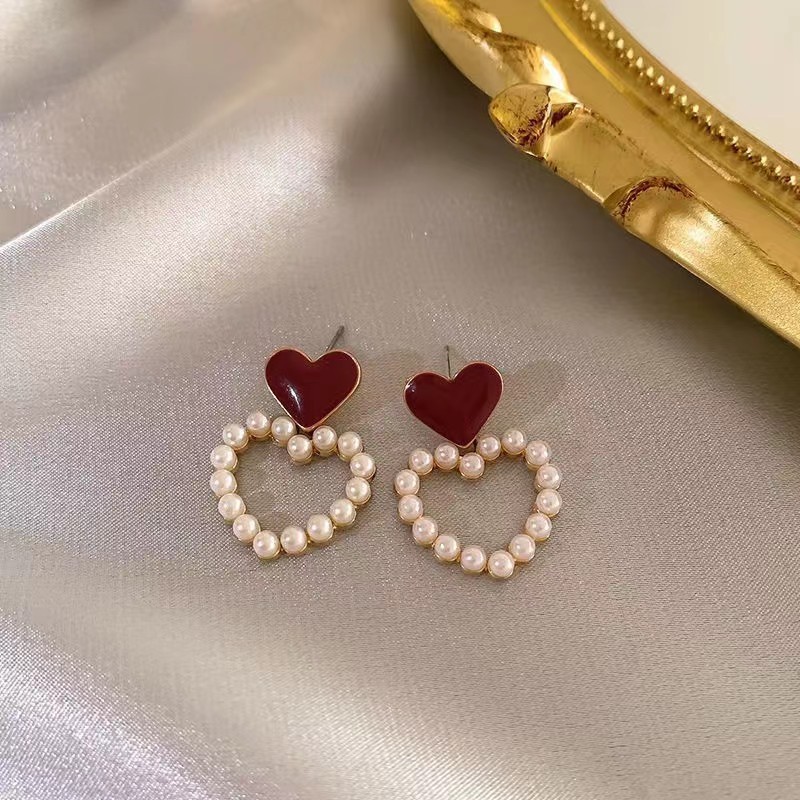 French niche retro stud earrings, Hong Kong-style heart-shaped pearl earrings, 2025 new trendy design, elegant and stylish earrings for women details Picture