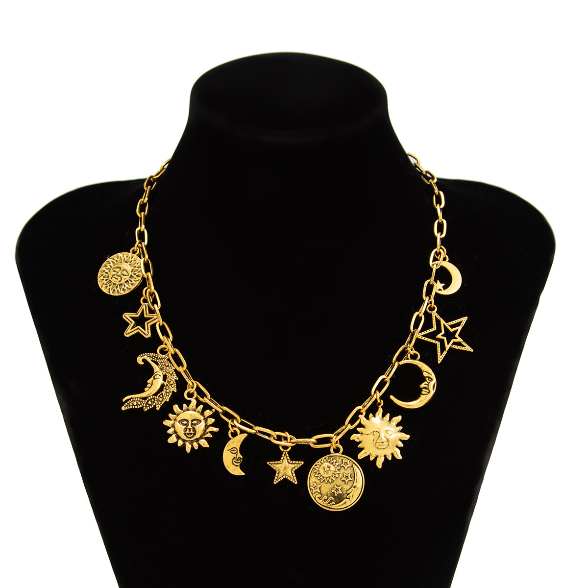 European and American cross-border jewelry, retro relief portrait crescent moon pendant necklace, ins metal chain, pearl imitation collarbone chain Item Picture