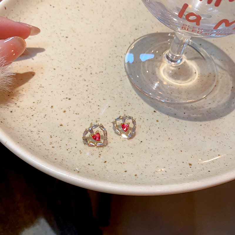 925 Silver needle, super ethereal charm, girlish heart, Zircon stud earrings, trendy and simple style for women on Instagram, the same heart-shaped earrings as Internet celebrities Specification drawing