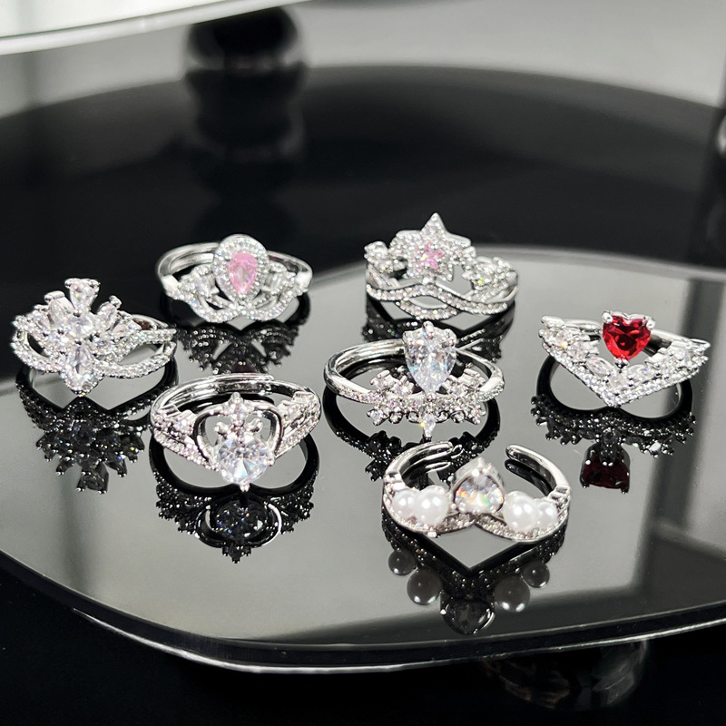 Fashionable court-style teardrop-shaped heart zircon crown, high-end ring, simple, sweet, cool and niche design for women Application Scenario