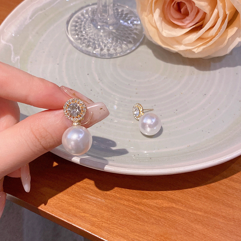 S925 Silver needle French Chanel-style pearl earrings exude a sense of sophistication for women. Exquisite zircon stud earrings are versatile and popular earrings Specification drawing