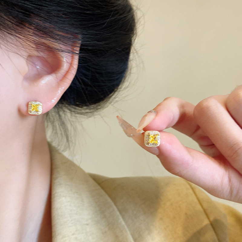 Exquisite micro-inlaid yellow diamond square sugar stud earrings for women, a new 2024 light luxury and high-end style earring, a retro accessory details Picture