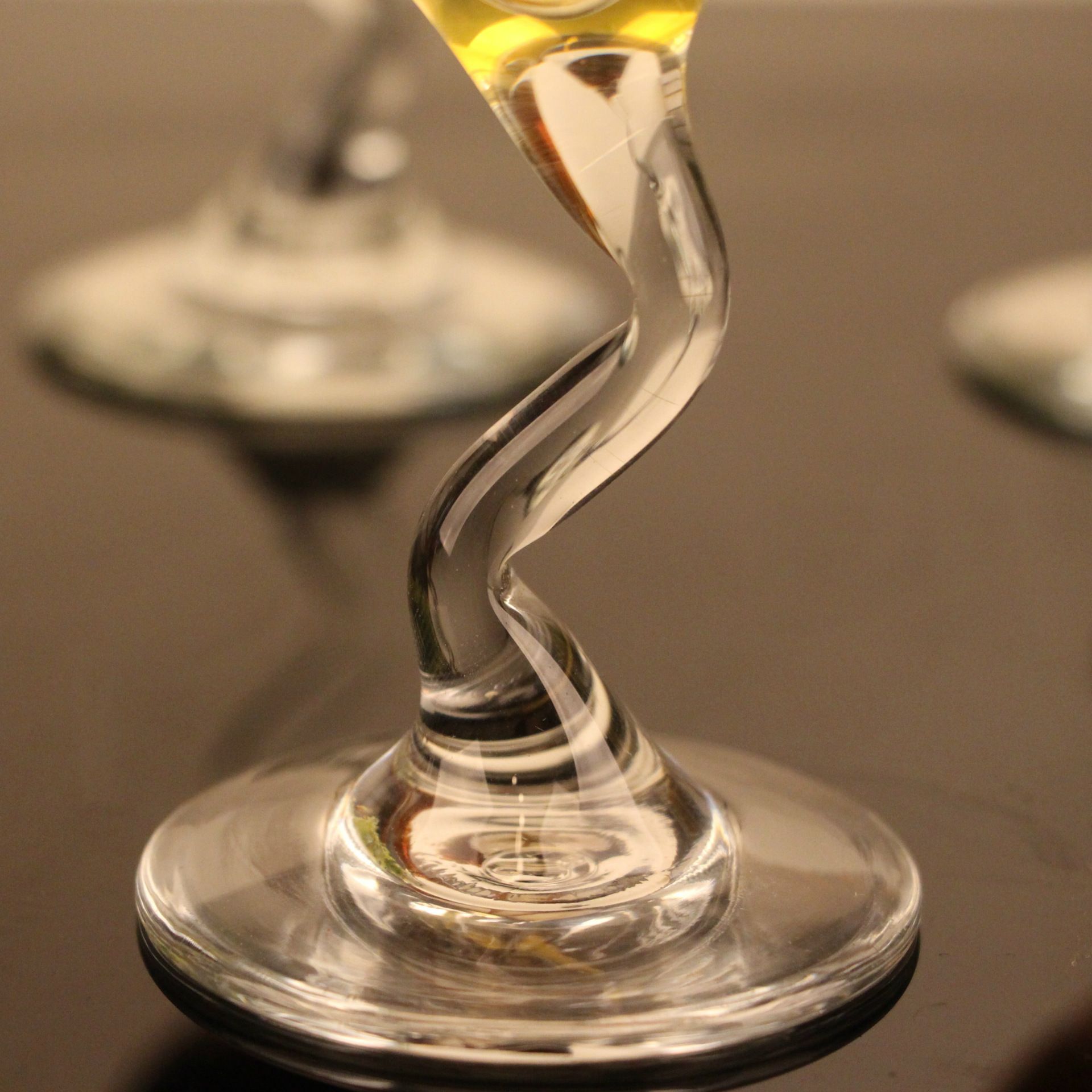 Wholesale of American Libby special-shaped cocktail glasses, curved wine glasses, glass cups, triangular wine glasses and creative cocktail glasses details Picture