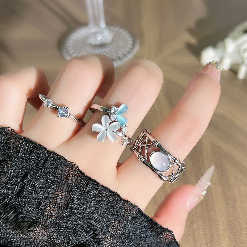 The 2025 new trendy flower-style open ring is a delicate, sweet and cool cat's eye stone, a niche and cold style index ring for women details Picture