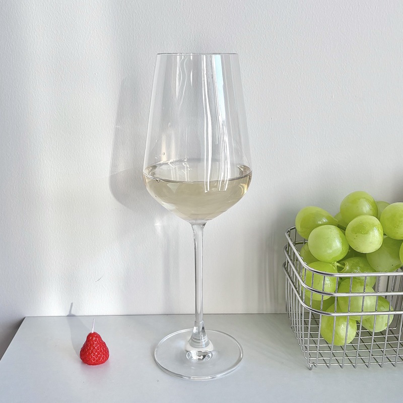 European-style light luxury high-appearance-level red wine glasses, household crystal material tall glasses, wine glasses, champagne glasses, sweet wine glasses Application Scenario