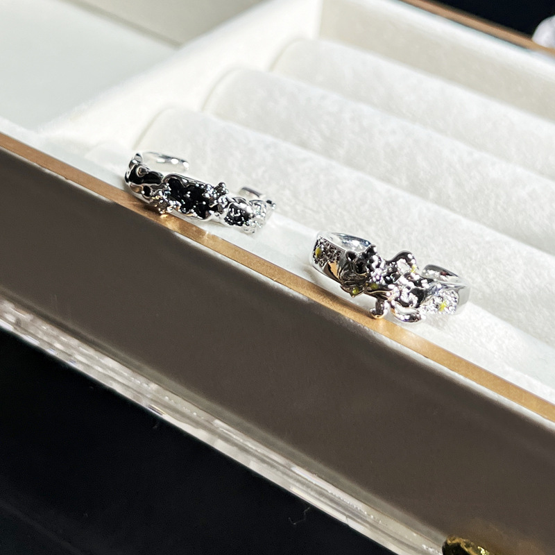 Simple and individual little cat drip glaze fashionable open ring for female students, a niche dark irregular texture punk ring Specification drawing