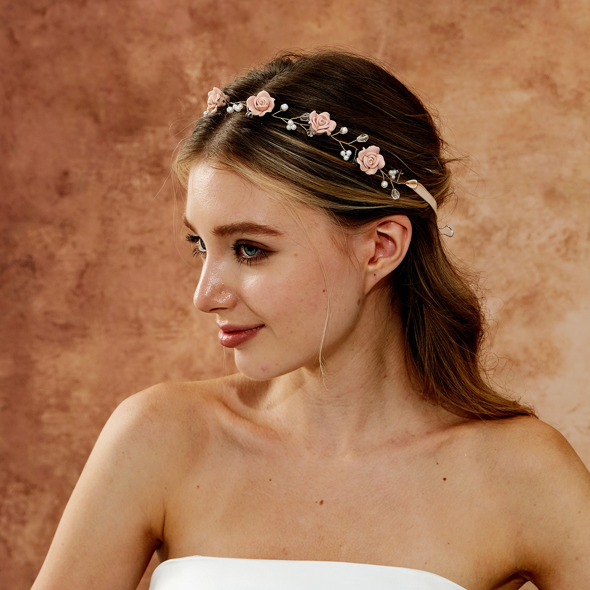 New soft clay flower headbands from Europe and America, beautiful and versatile flower headwear, hand-woven flower pearl bridal accessories full figure
