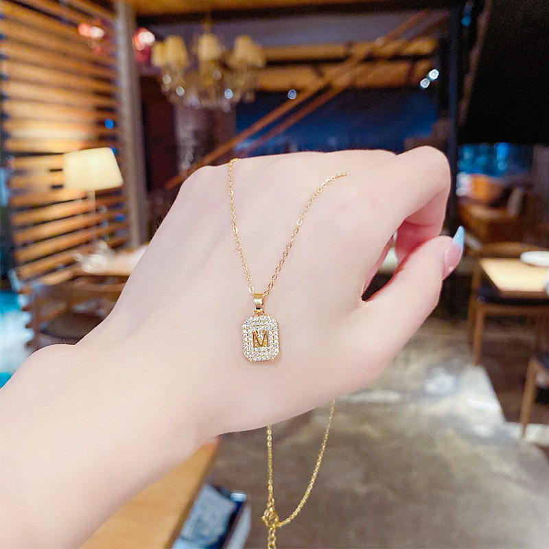 Wholesale M-letter titanium steel necklace for women, exquisite pendant, fashionable ins style, high-end collarbone chain, high quality full figure