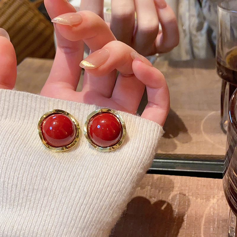 Ankela red pearl stud earrings for Women, a new bestseller in 2025, with a unique sense of high-end style and retro autumn and winter earrings Specification drawing