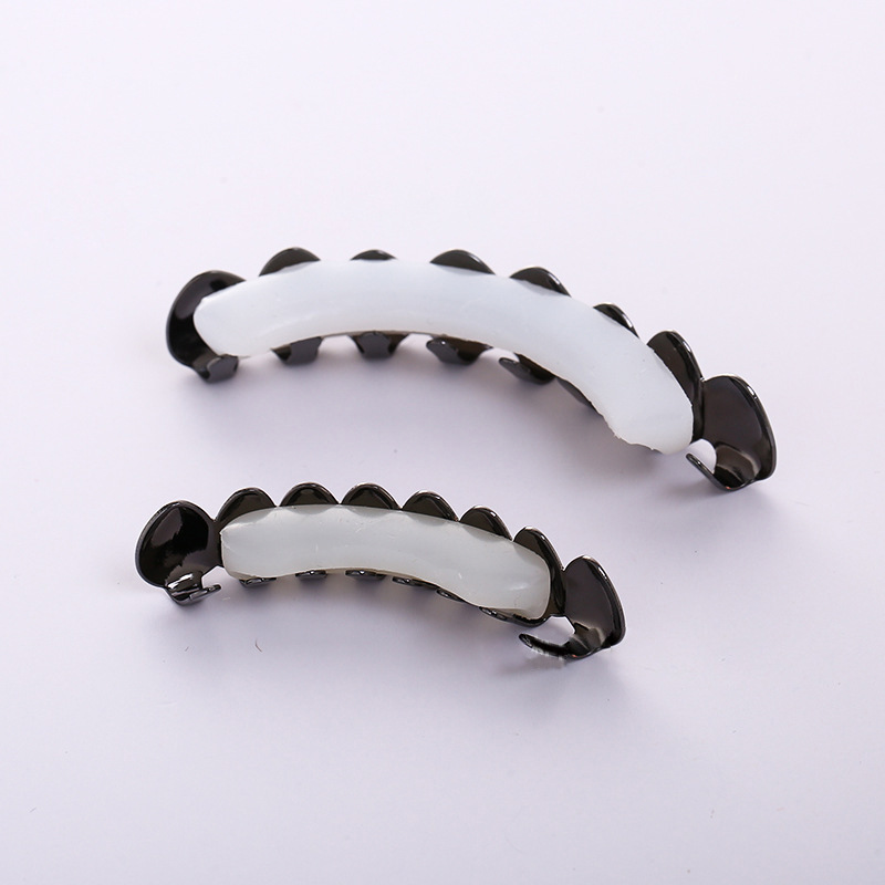 Classic eight-tooth European and American trend bestseller Hiphop decorative braces, fully smooth teeth grills braces Application Scenario