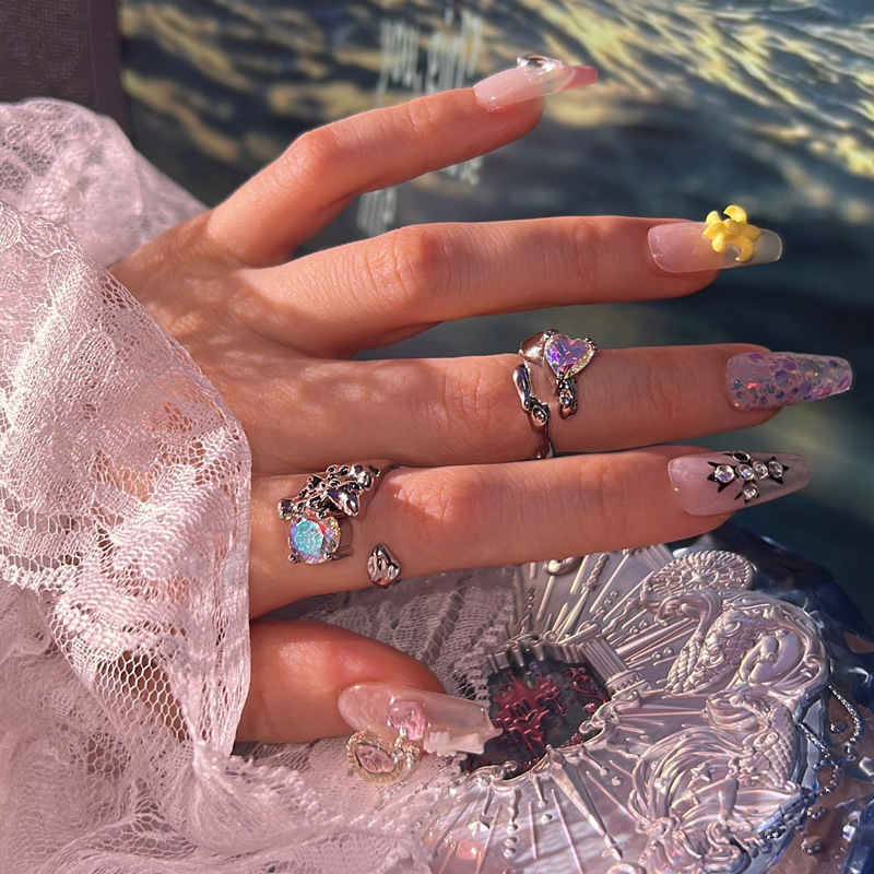 A niche design with an irregular texture and an open ring for women on Instagram, featuring a cool and fashionable style with a unique personality. It's a trendy and stylish food ring details Picture