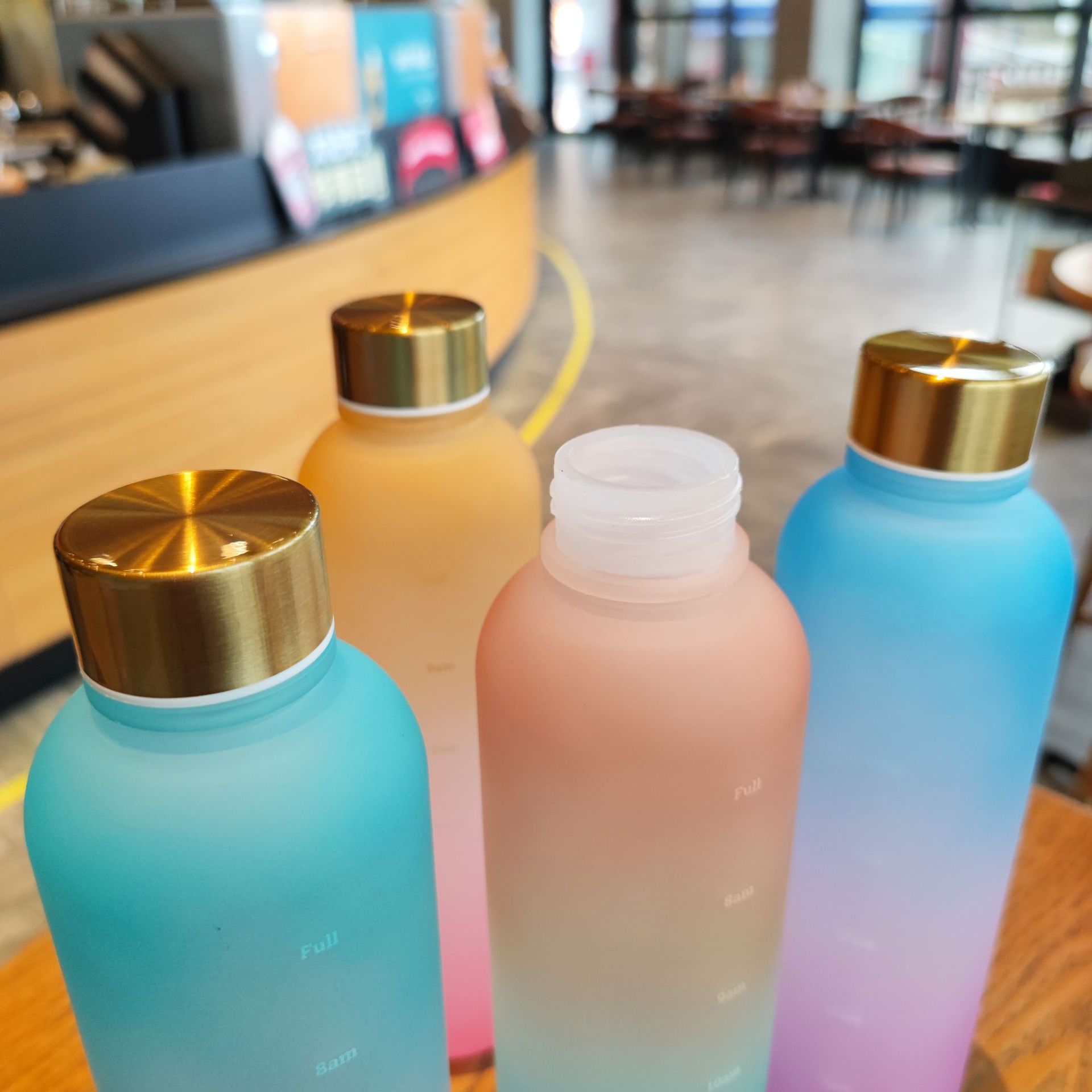 Multi-color gradient frosted large-capacity water bottle, simple and convenient for immediate drinking, portable fitness and sports water cup 1000ml Application Scenario