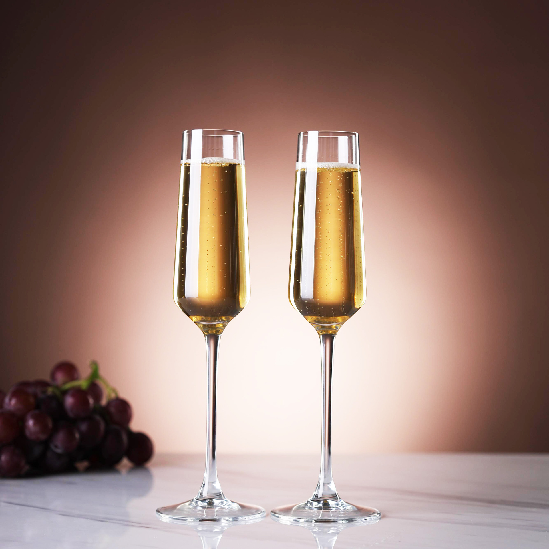 Cold-cut pink champagne glasses, simple and transparent glass cups, hotel household wine glasses available for wholesale with LOGO printing Specification drawing