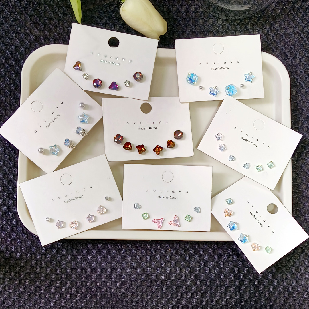 This mini and shiny set of stud earrings is a trendy and stylish outfit for women on Instagram. It is versatile and features a unique design that is clear and transparent full figure