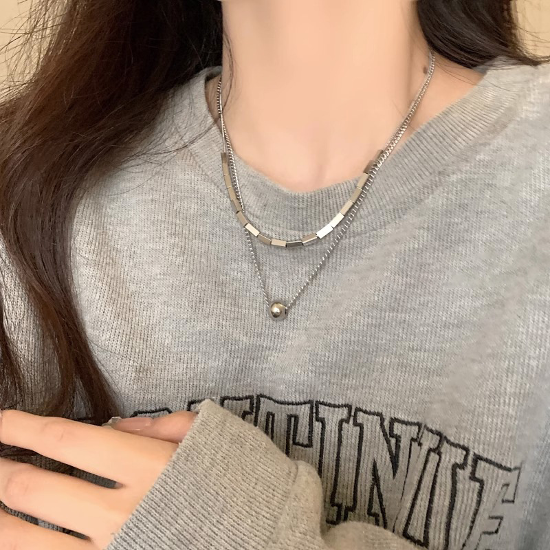 Double-layer titanium steel round bead square necklace, women's non-fading sweatshirt chain, ins simple and versatile accessories 2023 full figure