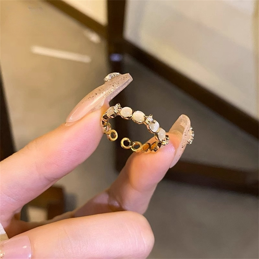 French star cat's eye ring, a niche design for women with an open index finger ring, exudes a light luxury and high-end charm, and is a versatile ring Item Picture