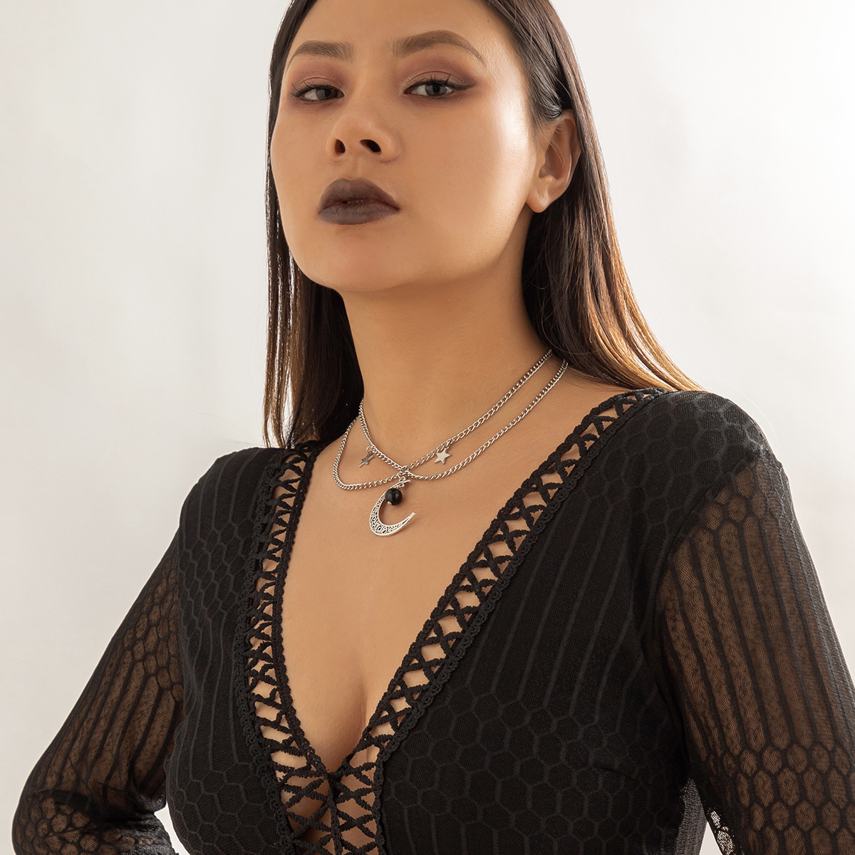 European and American cross-border jewelry, sweet and cool, double-layer versatile collarbone necklace, simple and cold style, star tassel necklace details Picture
