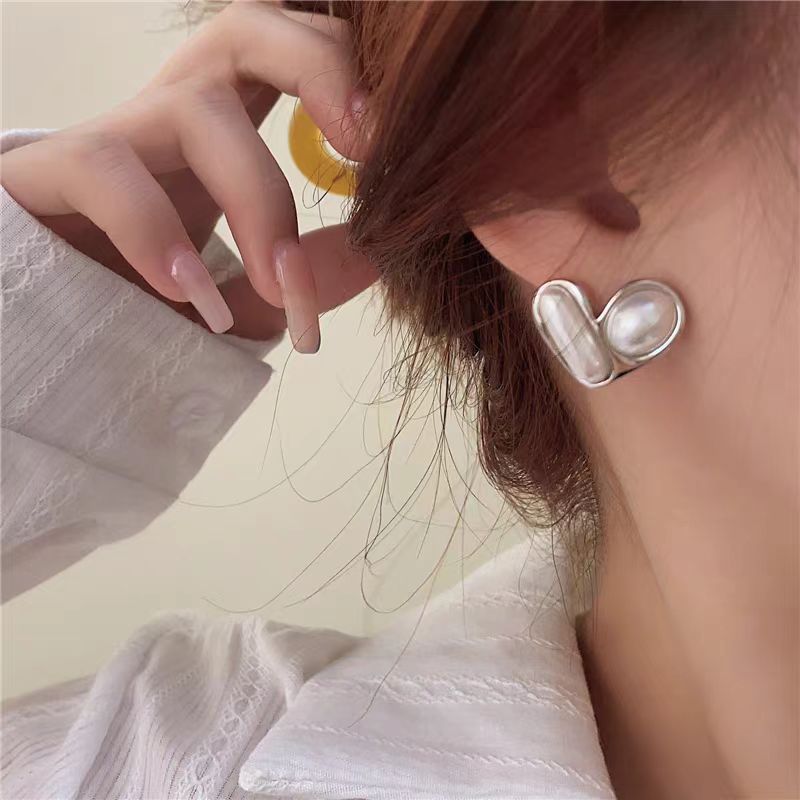 "Heart Set, French retro pearl silver stud earrings, ins light luxury, high-end, simple and elegant, versatile earrings. Specification drawing