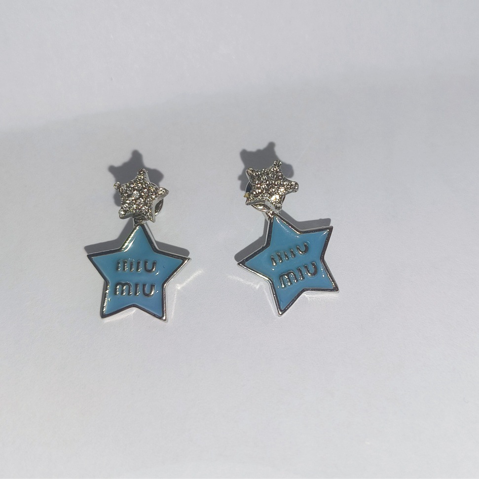 miu's new ear stud earrings feature five-pointed stars, small stars, diamond-encrusted letters, a sweet and cool style, and a unique design Application Scenario