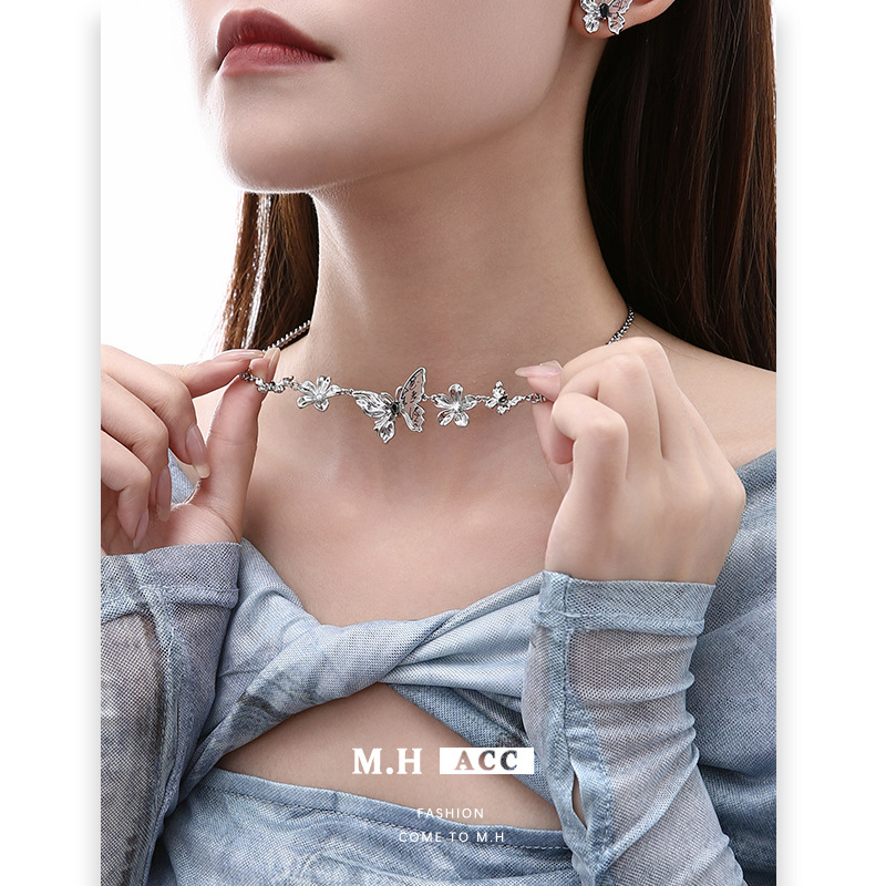 Ancient-style calligraphy and painting butterfly necklace for women, zircon that doesn't fade, light luxury and versatile sweater chain, light luxury and exquisite wholesale necklace trend details Picture