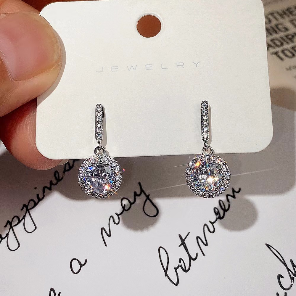 Exquisite ~ Sparkling diamond zircon light luxury high-end style full diamond earrings, women's Instagram trendy and niche design sense stud earrings and earrings Specification drawing