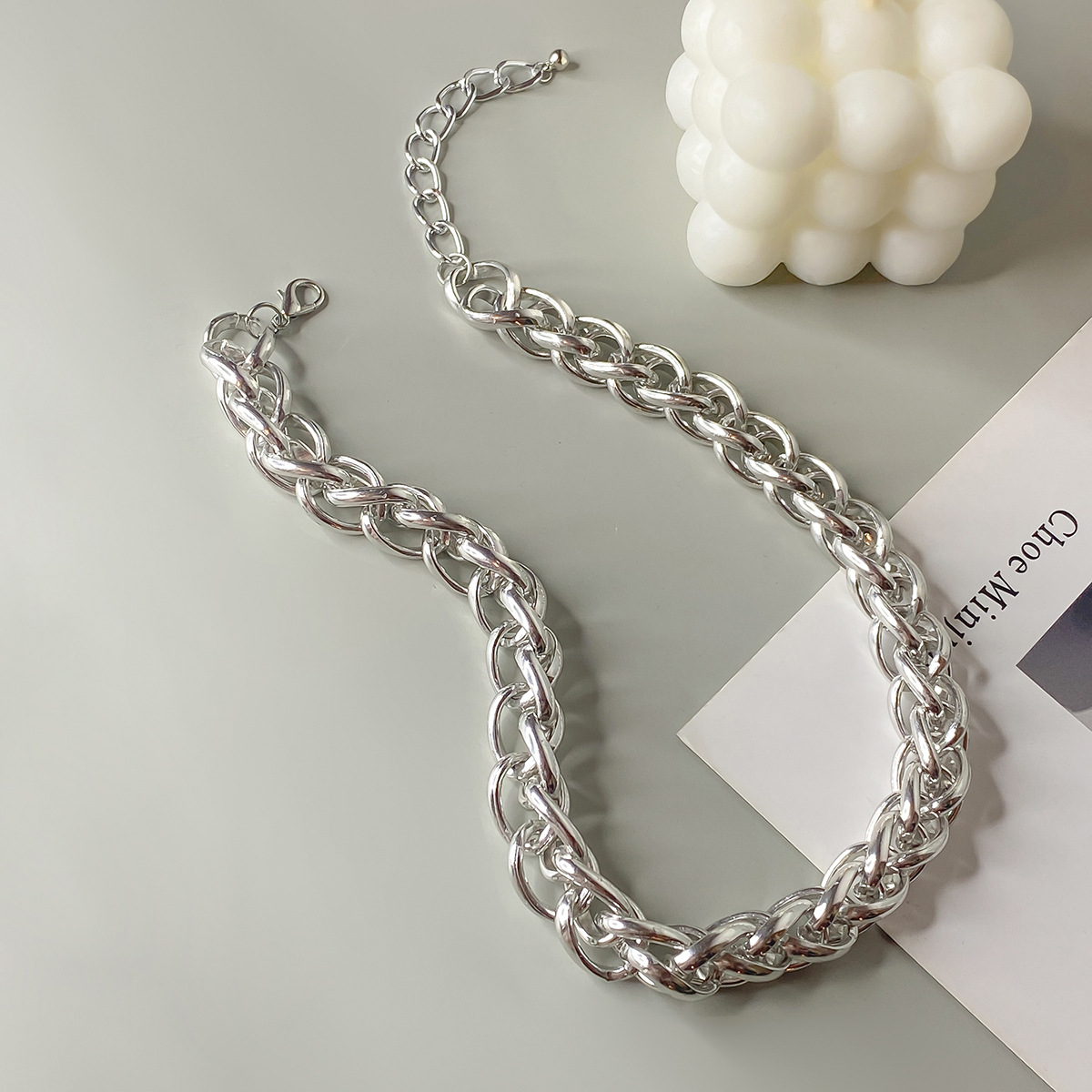 European and American style foreign trade best-selling twisted aluminum chain metal accessory necklace punk thick chain necklace exaggerated jewelry Application Scenario