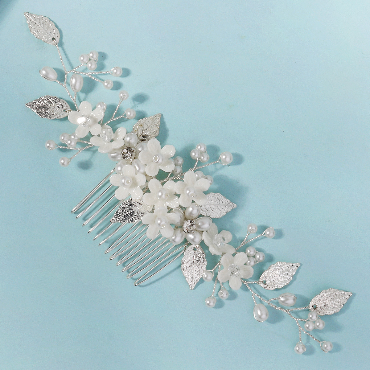 New handcrafted hair accessories from Europe and America, pearl hair combs, retro and versatile banquet dress headwear, leaf and flower hair combs details Picture