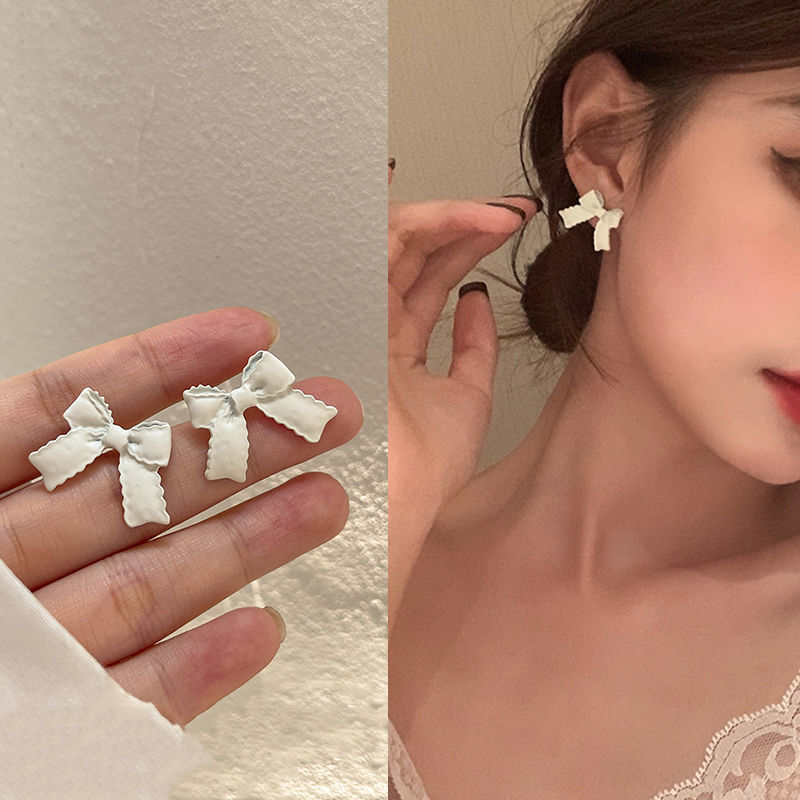 Bow stud earrings for women's summer 2025 new trendy texture earrings, simple and niche design sense earrings full figure