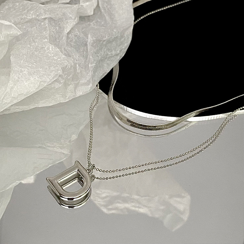 The letter D double-layer snake bone necklace for women, a light luxury and niche collarbone chain with a summer design sense, is a popular neckchain accessory Application Scenario