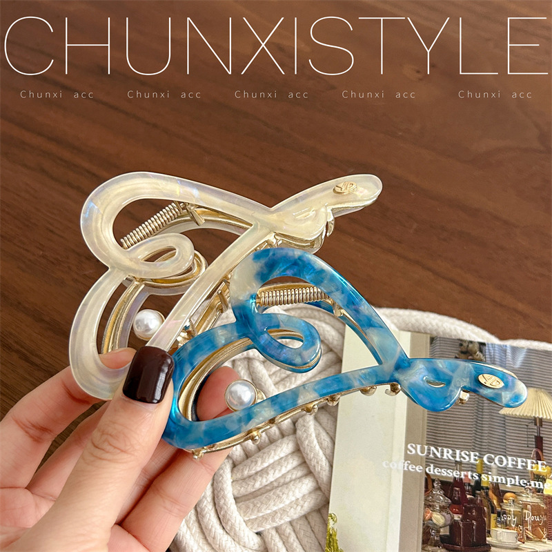 Elegant acetic acid heart-shaped pearl hair clip, female back head updo hair clip, large, high-end shark clip hair clip headwear Application Scenario