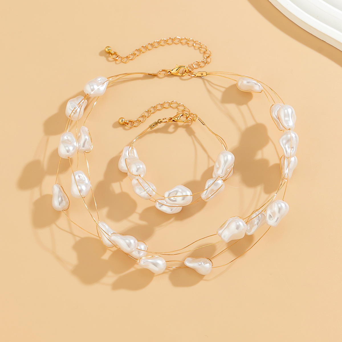 Popular accessories in Europe and America: simple necklace niche retro beaded collarbone chain, baroque imitation pearl necklace for women Application Scenario