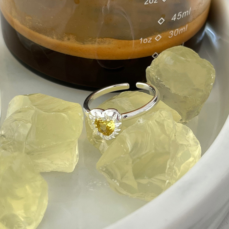 Sweet and cool style pleated texture heart-shaped yellow diamond zircon open ring, a niche design for women, cold style Instagram food ring Application Scenario