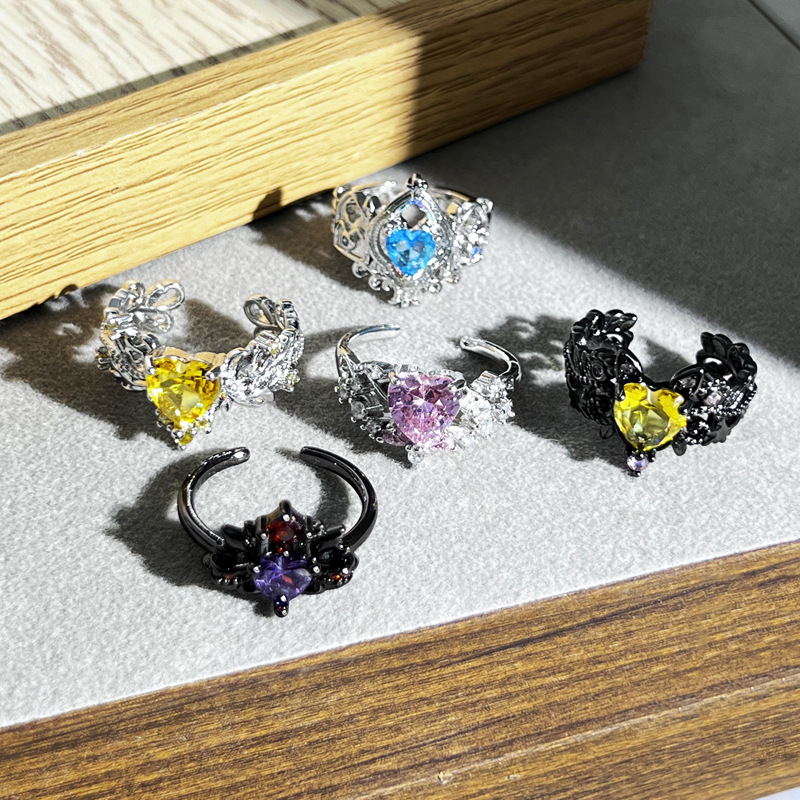 Sweet and passionate, dark and hot girl, fashionable open ring, a niche design for women, with a unique and individualistic punk style, layered index finger ring Specification drawing