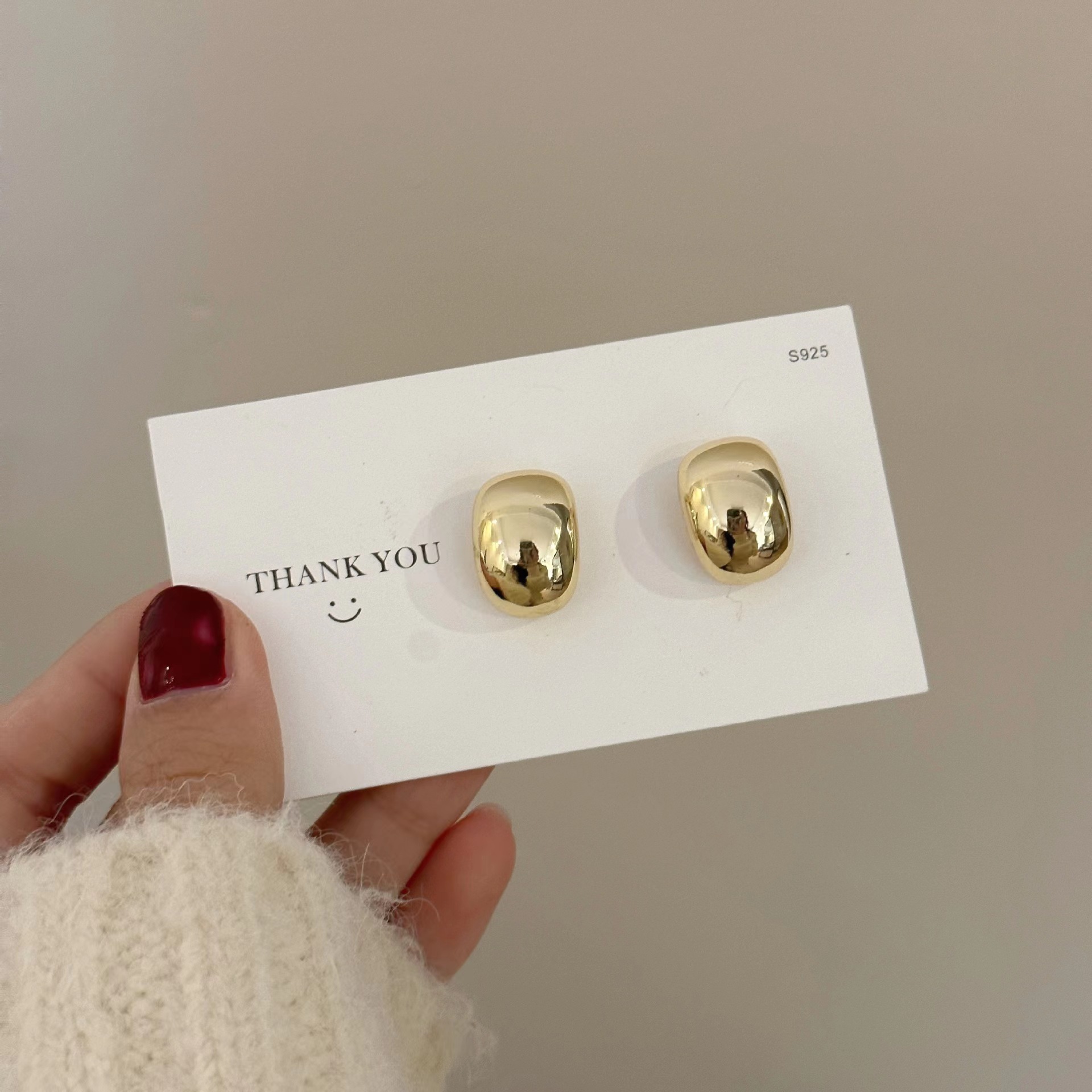 The new semi-round stud earrings for women in 2025 are fashionable, high-end, versatile and simple in design details Picture