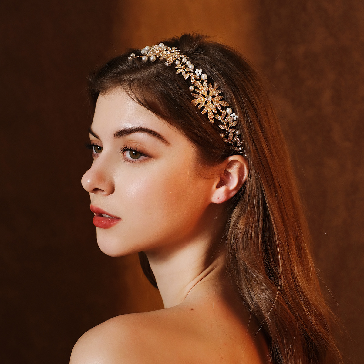 European and American wedding dresses, evening gowns, hair accessories, forest-themed, elegant alloy flower headbands, Xiuhe suits, makeup, braided hair, and diamond-encrusted hair bands full figure