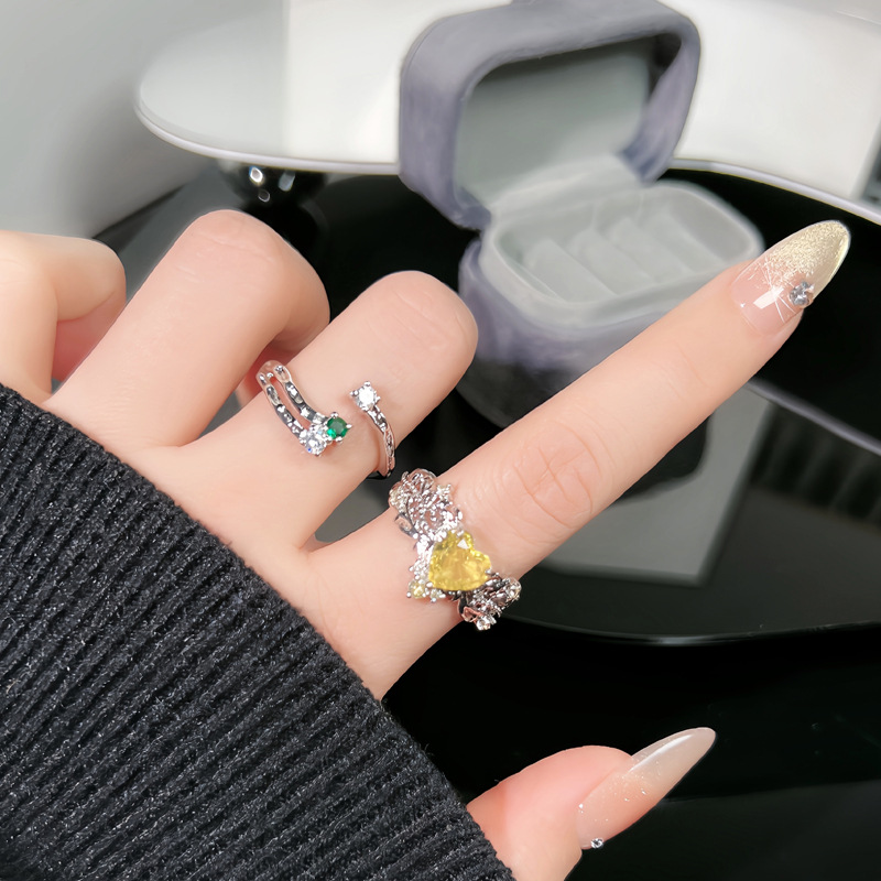 Korean version thorny heart yellow diamond open ring, women's texture, fashionable, individual, sweet and cool ring, niche and cold style accessory details Picture