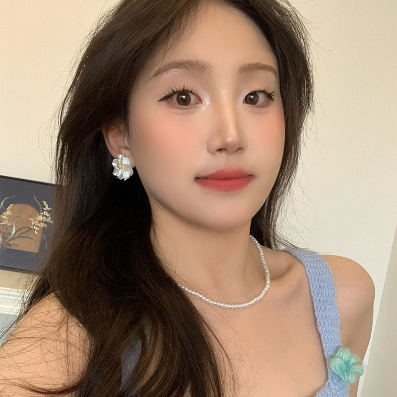 Light luxury camellia stud earrings for women, Korean Internet celebrity style earrings, 2025 new bestseller, high-end and niche earrings details Picture