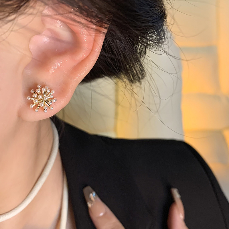 Korean-style simple firework pearl stud earrings for women, fashionable and versatile, with a high-end feel, and the temperament of Internet celebrities and socialite, 2024 new style Application Scenario