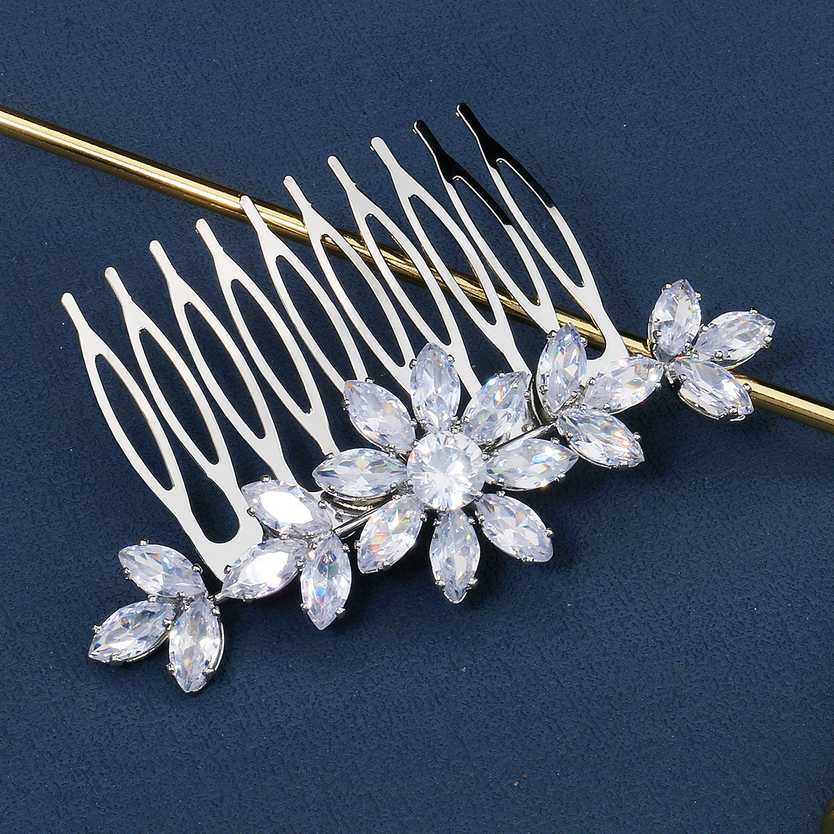 Hair comb accessories, women's photography photo and makeup set, hair accessories, high-end and light luxury headwear, zircon flower bridal comb Application Scenario