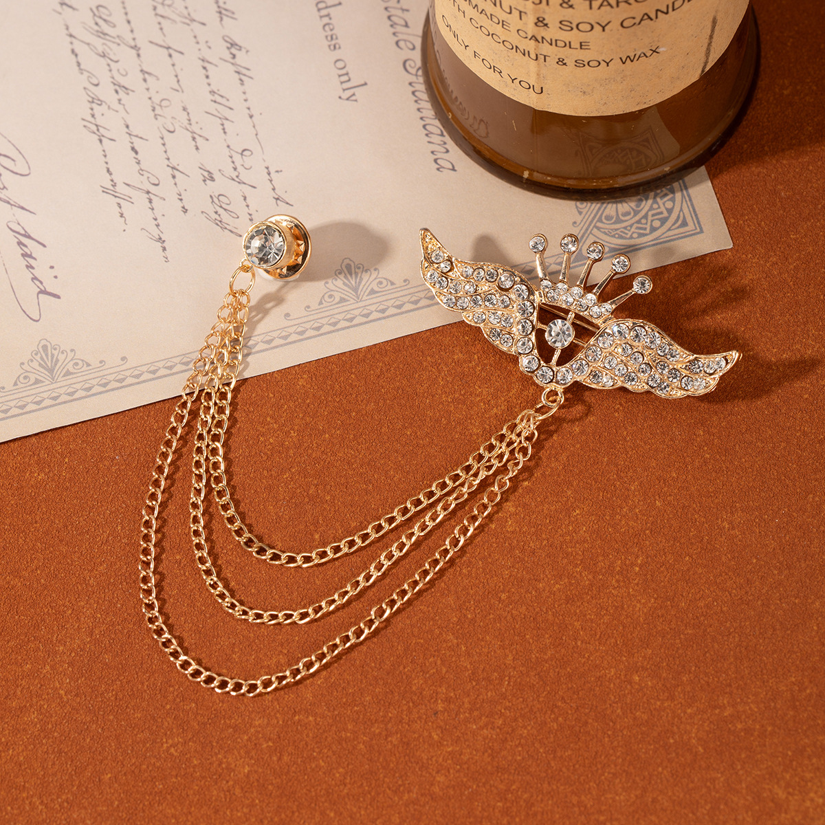 European and American cross-border crown brooch, fashionable and elegant, tassel chain, diamond-encrusted brooch, full diamond wings, suit accessory for women Specification drawing