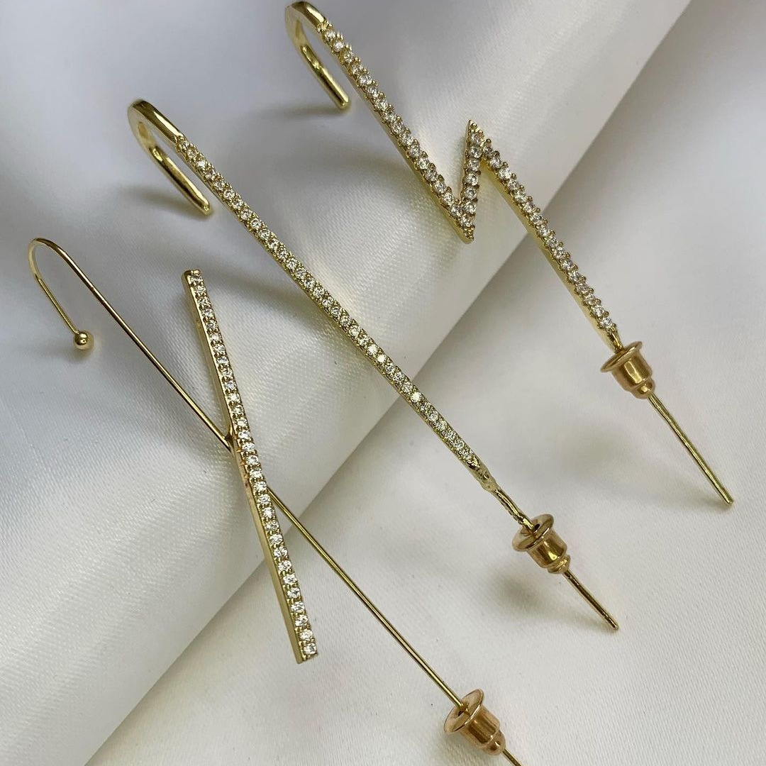 New cold style embedded diamond ear hangers for women, simple and individual piercing ear needles for women, lightning leaf auricle style diagonal line ear studs Specification drawing