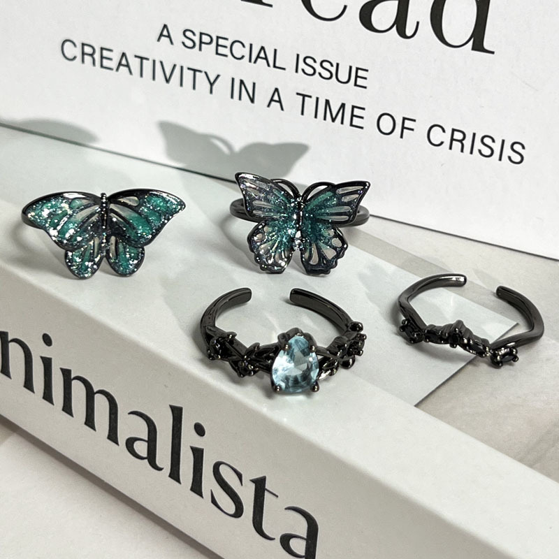 European and American pure desire style dark cocoon butterfly gradient individual cool and trendy ring, gender-neutral style niche fashion ring for women Application Scenario