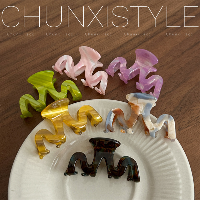 YD Korean small M-shaped elegant shark clip, versatile and stylish, france texture grabbler, back of the head updo hair clip details Picture
