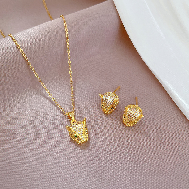 【 Titanium Steel 】 Leopard Head Full Diamond Necklace and earrings Set, Light luxury, slightly inset, personalized and elegant banquet earrings and necklaces combination Application Scenario