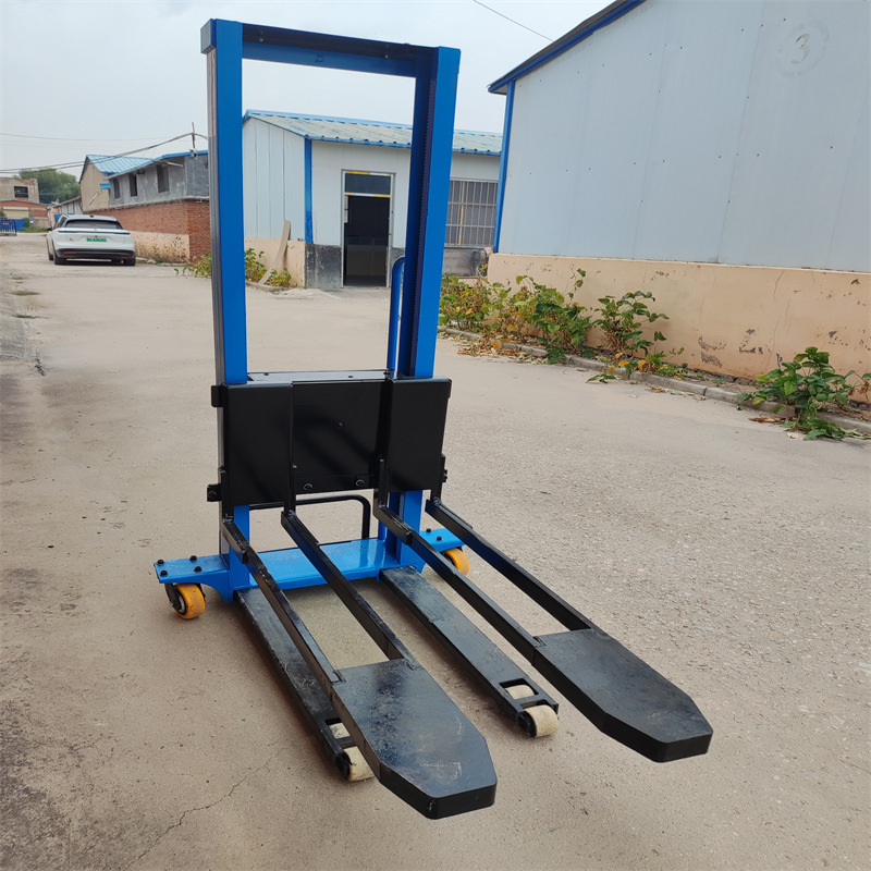 Electric remote-controlled lift hydraulic stacker, portable warehouse loading and unloading forklift Application Scenario