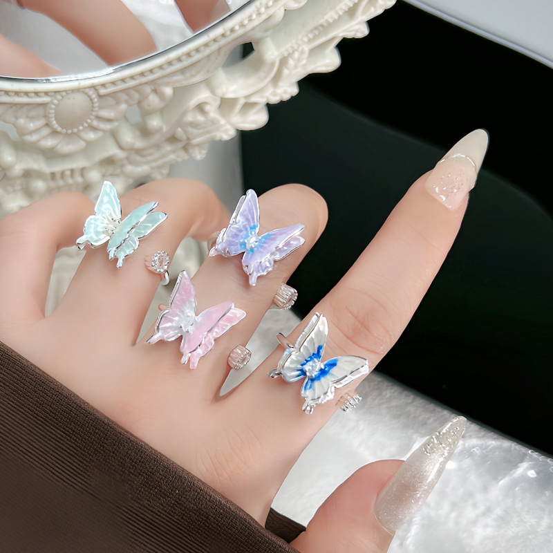The new autumn and winter collection features a dreamy and sweet gradient butterfly opening ring with a unique and niche design for women. It is exquisite and fashionable Application Scenario