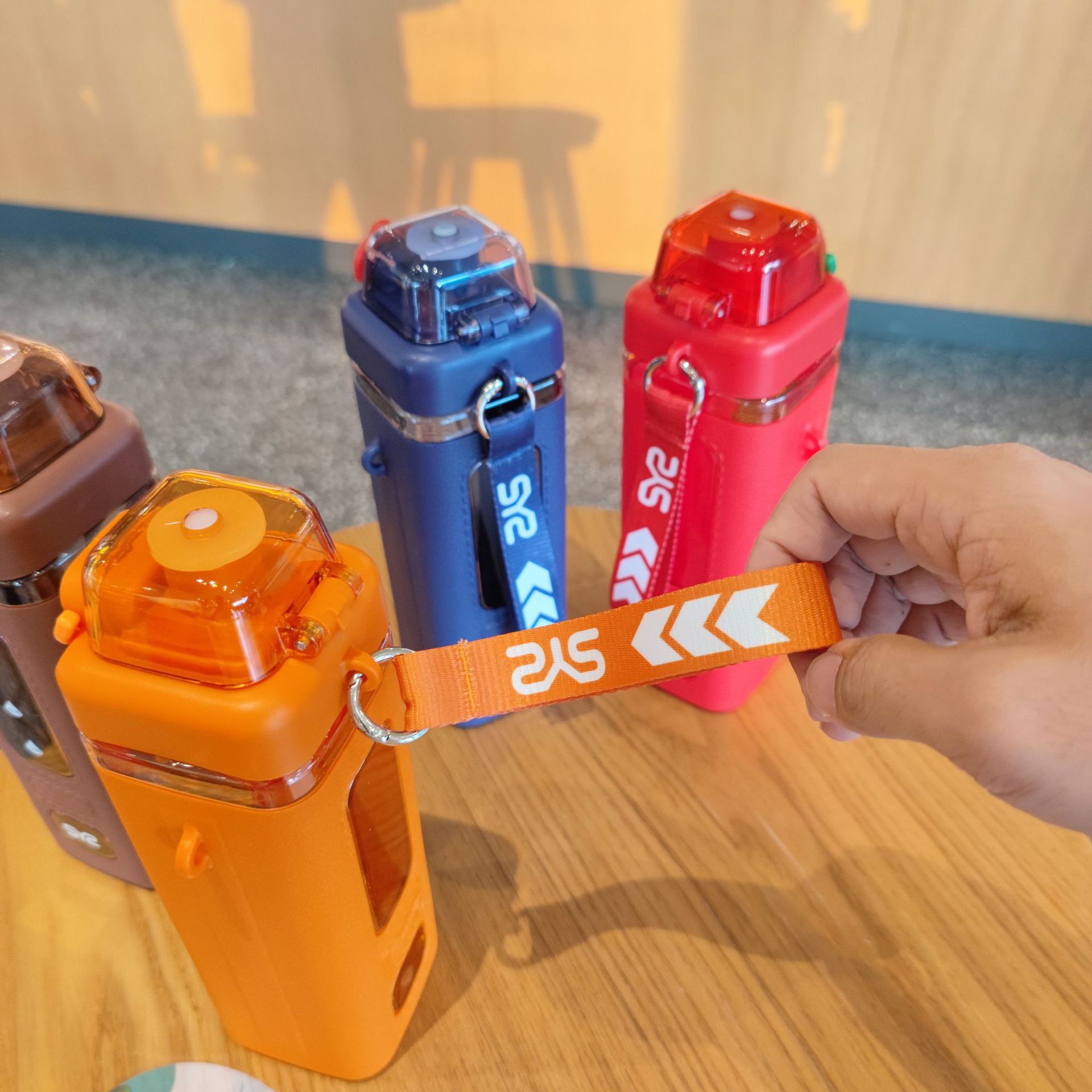 Wholesale cross-border best-selling new square straw plastic water cups with high appearance level, rubber-coated portable drawstring, and bouncing lid water bottles Specification drawing